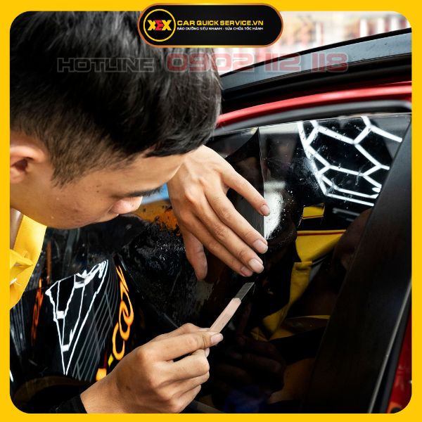 Dán phim cách nhiệt ô tô 4 chỗ
