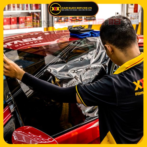 Dán phim cách nhiệt ô tô 4 chỗ