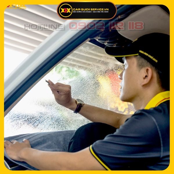 Dán phim cách nhiệt ô tô 7 chỗ