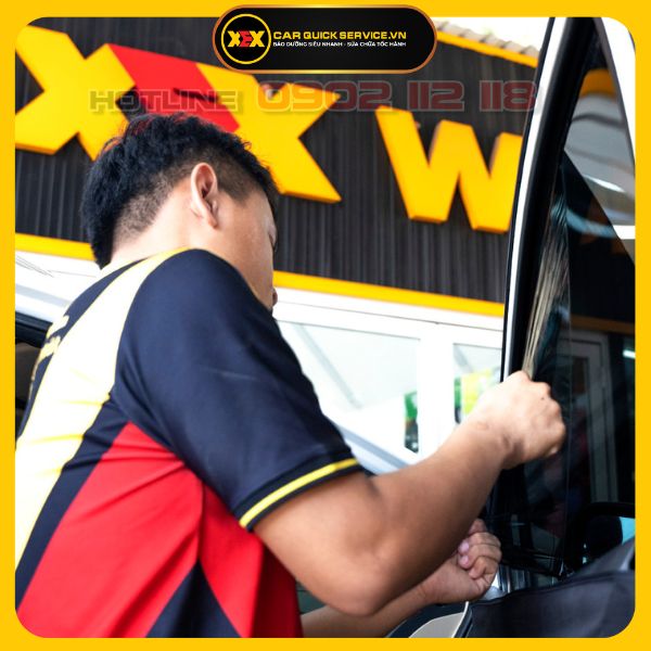 Dán phim cách nhiệt ô tô 7 chỗ