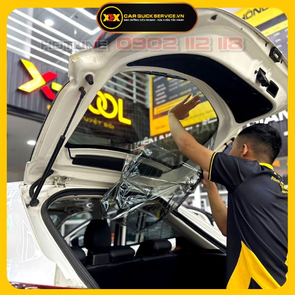 Dán phim siêu cách nhiệt ô tô 7 chỗ