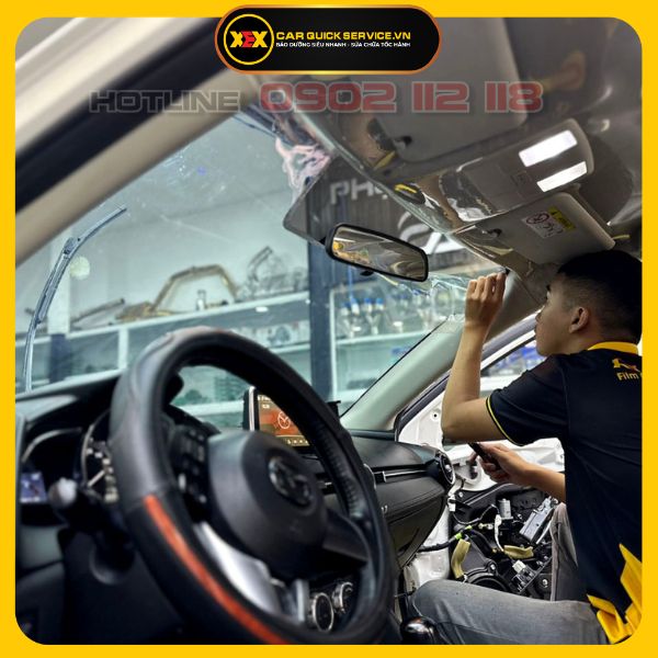 Dán phim siêu cách nhiệt ô tô 7 chỗ