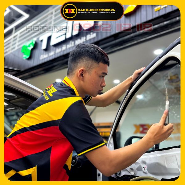 Dán phim siêu cách nhiệt ô tô 7 chỗ