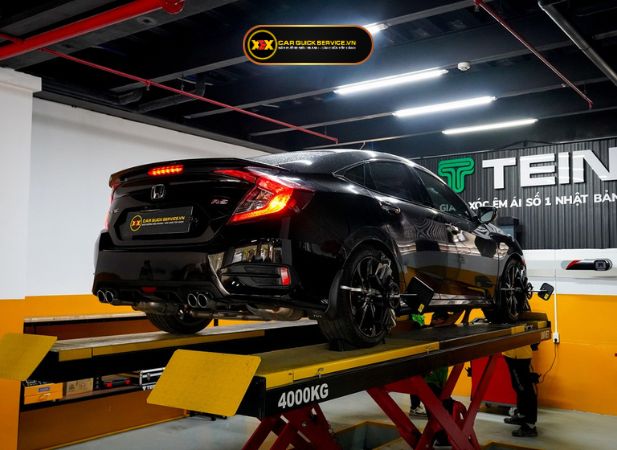 Thực hiện đảo lốp xe tại garage uy tín