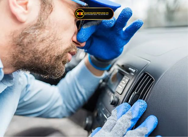 Cách kiểm tra xe ô tô bị ngập nước - Kiểm tra mùi ẩm mốc trong xe