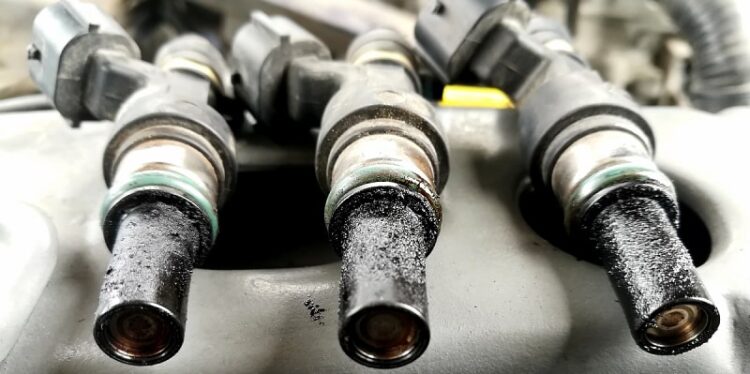 Kim phun nhiên liệu bị bẩn dẫn đến xe bị ngộp xăng