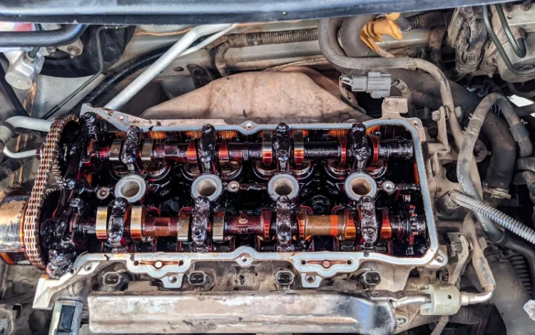 Động cơ xe thay phải dầu nhớt giả