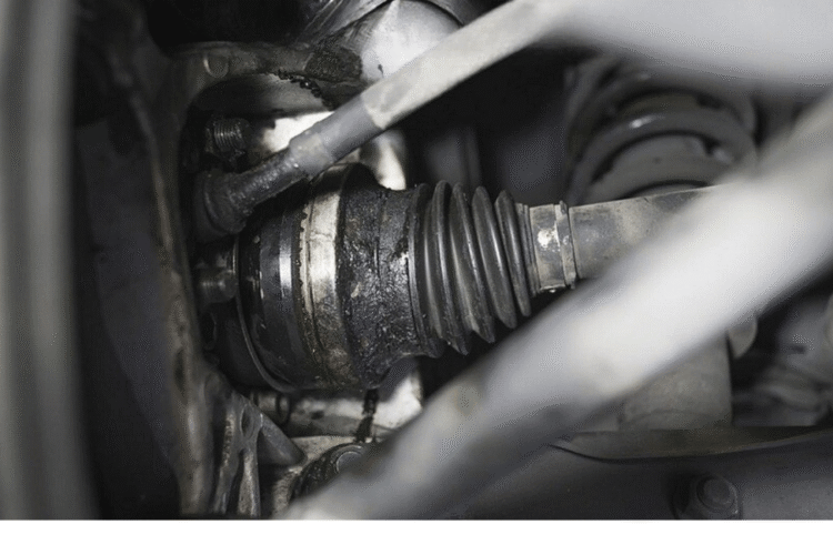 Chảy mỡ trục láp ô tô 